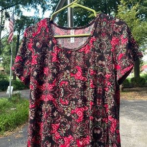 NWOT Lularoe Classic Tee